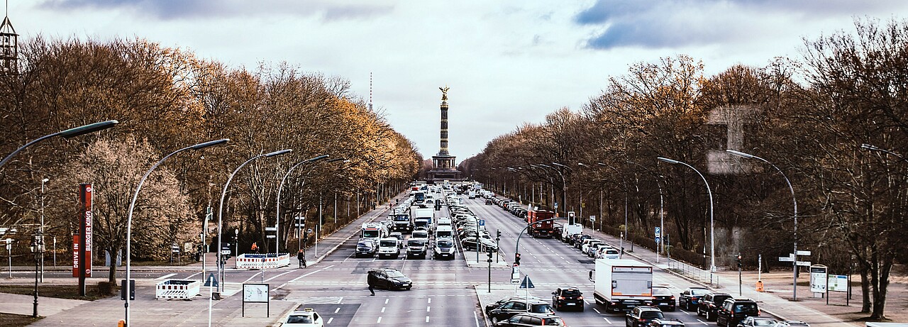 Verkehr auf Straße des 17. Juni in Berlin
