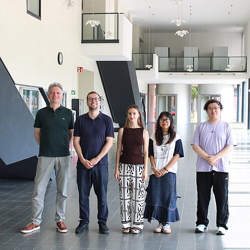 Von links nach rechts: Philipp Adelhelm, Dominik Stepien, Arina Trush, Hamy Nguyen und Zhekang Wen. Copyright: Dominik Stepien.